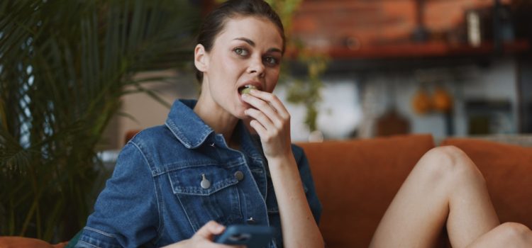 Essen Sie sechs Stück pro Tag, um Ihr Herz gesund zu halten. Sie sind eine gesunde Alternative zu Süßigkeiten. Essen Sie sechs Stück pro Tag, um Ihr Herz gesund zu halten. Sie sind eine gesunde Alternative zu Süßigkeiten.