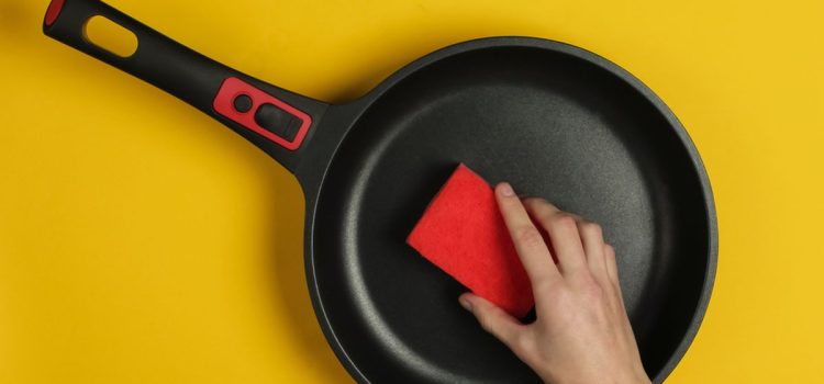 Der beste Weg, Töpfe und Pfannen zu reinigen, ohne sie zu beschädigen