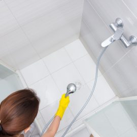 Verwenden Sie es nach dem Mittagessen zum Reinigen der Duschkabine. Die Dusche wird wie neu sein