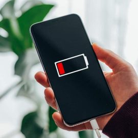 Ohne tragbaren Akku: Wie Sie Ihr Mobiltelefon schnell und einfach aufladen können, wenn kein Strom verfügbar ist