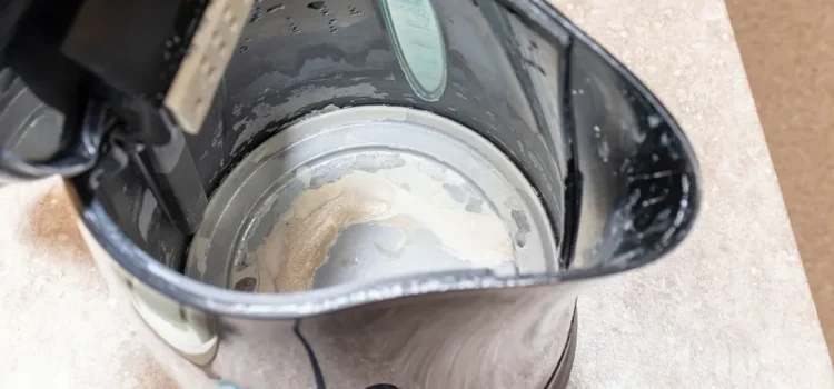 In den Wasserkocher geben. Von Kalk bleibt keine Spur zurück In den Wasserkocher geben. Von Kalk bleibt keine Spur zurück