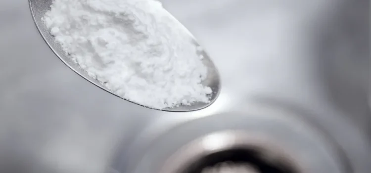 Streuen Sie es anstelle von Backpulver in den Abfluss. Der Abfluss wird sofort gereinigt.