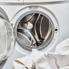 Was Sie mit einer Wasserflasche tun müssen, um die Leistung Ihrer Waschmaschine in diesem Winter zu verbessern, ohne etwas zusätzlich kaufen zu müssen