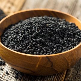 Körner, die so wertvoll wie Gold sind. Fügen Sie sie zu Suppen, Salaten und Sandwiches hinzu – sie regulieren den Blutzuckerspiegel und senken den Cholesterinspiegel.