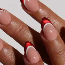 Wie lassen sich die Hände elegant gestalten? 5 Weihnachtsnageldesigns, die die Finger schlanker wirken lassen Wie lassen sich die Hände elegant gestalten? 5 Weihnachtsnageldesigns, die die Finger schlanker wirken lassen