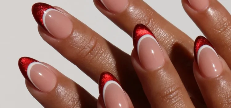 Wie lassen sich die Hände elegant gestalten? 5 Weihnachtsnageldesigns, die die Finger schlanker wirken lassen Wie lassen sich die Hände elegant gestalten? 5 Weihnachtsnageldesigns, die die Finger schlanker wirken lassen