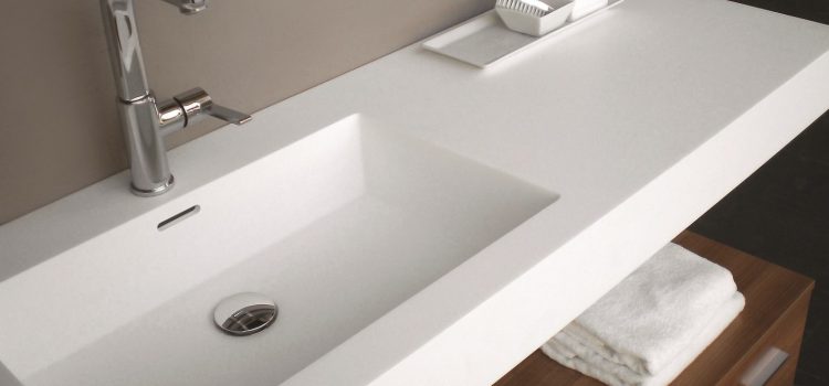 Ausdrücken und abwischen. Seifenreste verschwinden im Handumdrehen