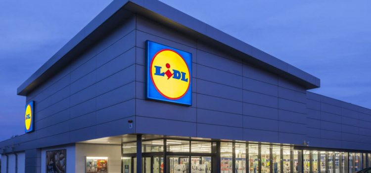 Schlangen vor Lidl, um einen kabellosen Luftbläser zu kaufen, der Winterjacken und Anoraks nach dem Waschen in der Waschmaschine wieder in einen perfekten Zustand versetzt: Auf Wiedersehen, Wäschetrockner! Schlangen vor Lidl, um einen kabellosen Luftbläser zu kaufen, der Winterjacken und Anoraks nach dem Waschen in der Waschmaschine wieder in einen perfekten Zustand versetzt: Auf Wiedersehen, Wäschetrockner!