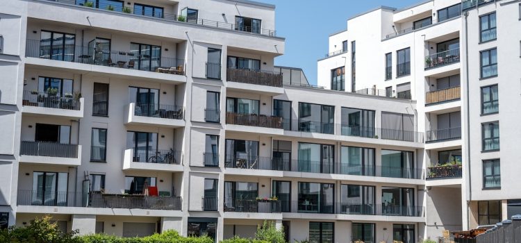 Faktoren, die laut Gutachtern den Preis einer Wohnung wirklich bestimmen Faktoren, die laut Gutachtern den Preis einer Wohnung wirklich bestimmen